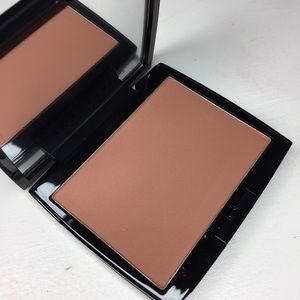 Anastasia Beverly Hills powder bronzer in Tawny